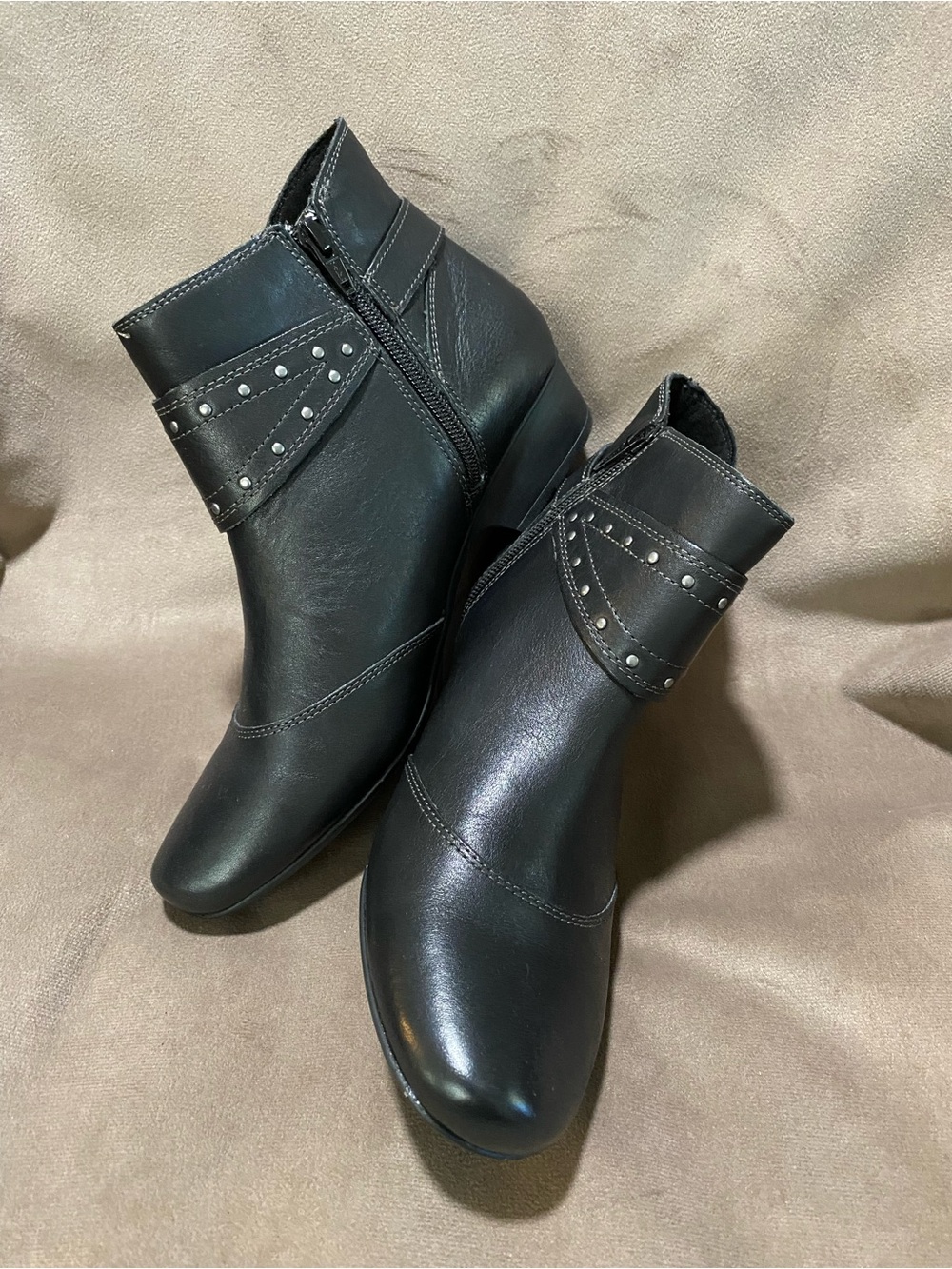 Taos Leather Studded Ultimo Ankle Bootie 8.5 - Picture 9 of 9